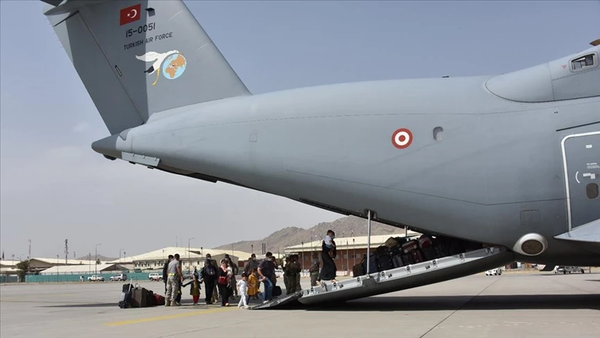 229 Türk Kabil'den 'Uçan kale' ile tahliye edildi